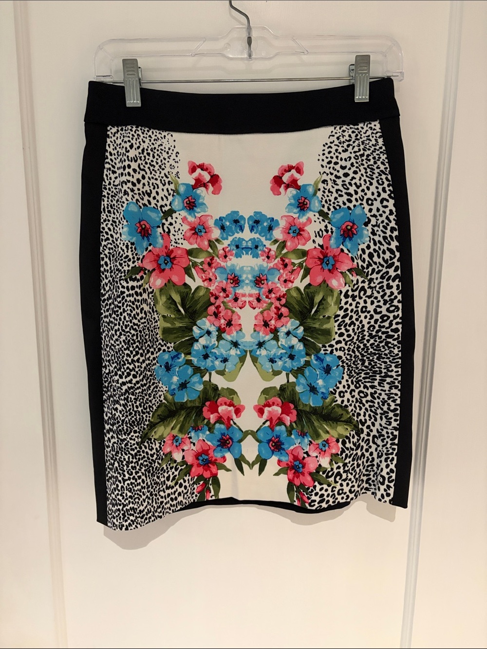 Etcetera Size 2 Black and Floral Patterned Skirt